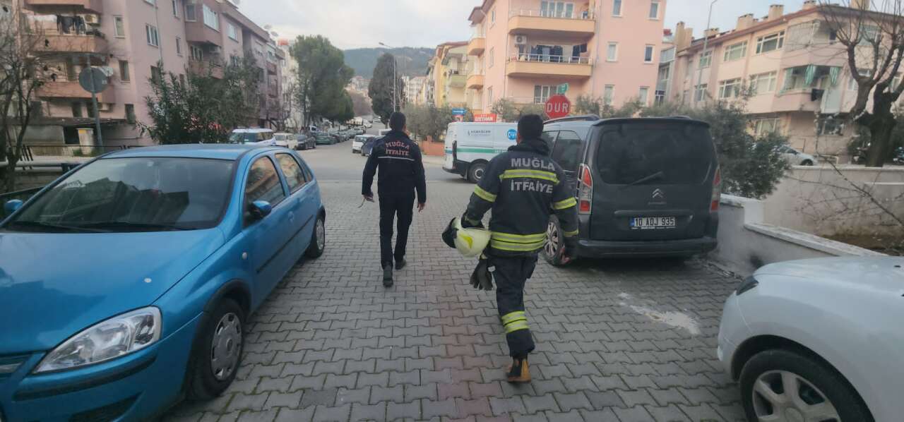 Menteşe’de Apartmanda Aspiratör Yangını: Kısa Süreli Panik Yaşandı 5